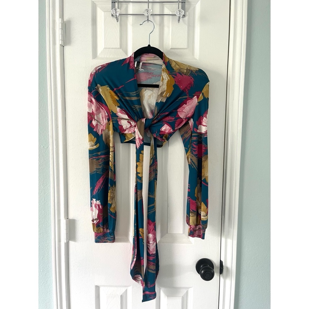 J Uptown | Medium Teal Floral Print Long Sleeve Crop Top with Front Tie